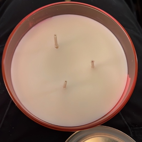 Bath & Body Works, White Barn 3-Wick Candle w/Essential Oils Rose Water & Ivy - Picture 8 of 11